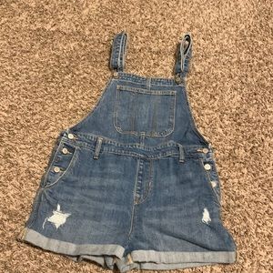 Overalls with pockets also so cute on.